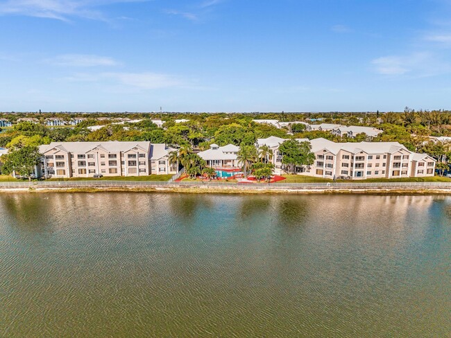 Building Photo - 2850 N Oakland Forest Dr