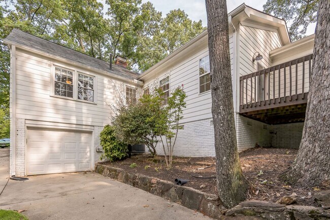 Building Photo - 3 Bed, 2 Bath Home in Greenville is Available