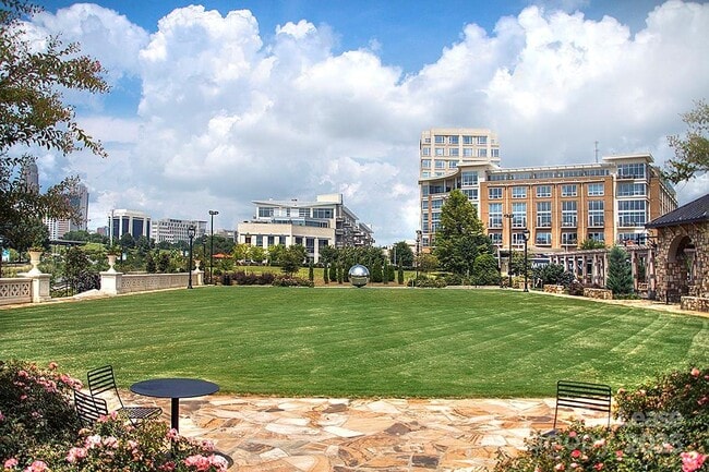 Building Photo - 1133 Metropolitan Ave