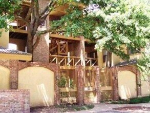 Building Photo - Croix 325 - 2 Bed 1 bath - $1650