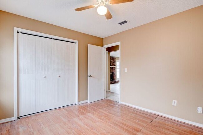 Building Photo - 6339 Jennifer Jean Dr