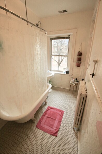 Building Photo - 1713 Riggs Pl NW