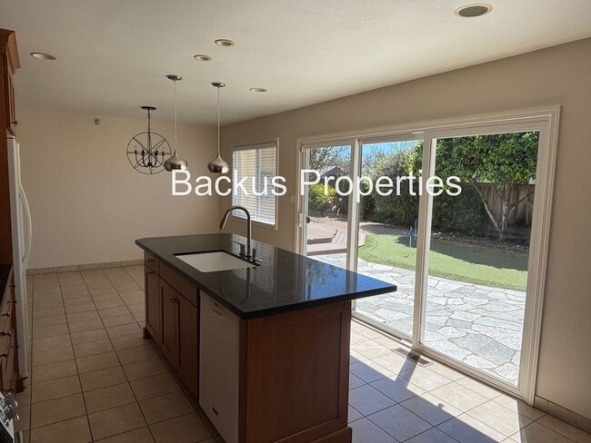 Building Photo - Wonderful four-bedroom corner lot home in South Salinas