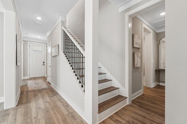 Building Photo - 712 Landing Cir