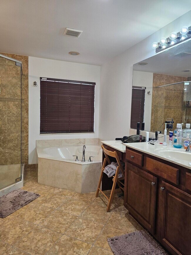 Building Photo - 7533 Topiary Ave