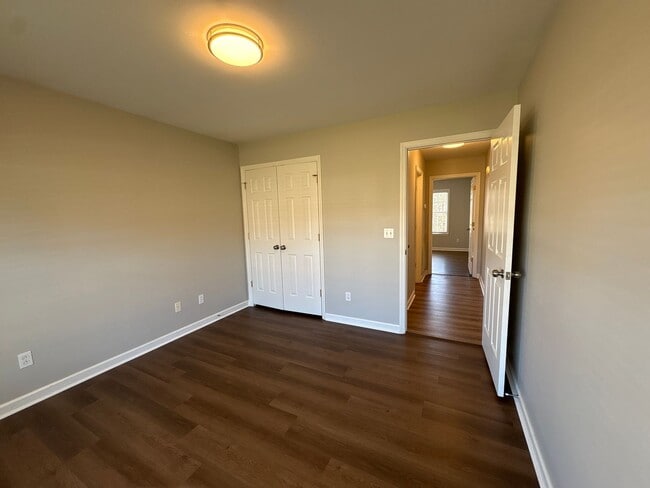 Building Photo - Spacious 3 Bedroom Home In Manchester...