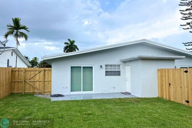 Building Photo - 838 SW 14th St