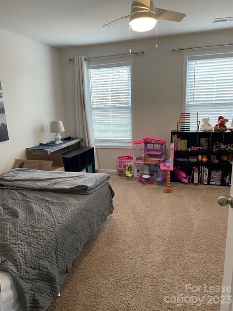 Building Photo - 4 bedrooms 3 bath town home in amenity fil...
