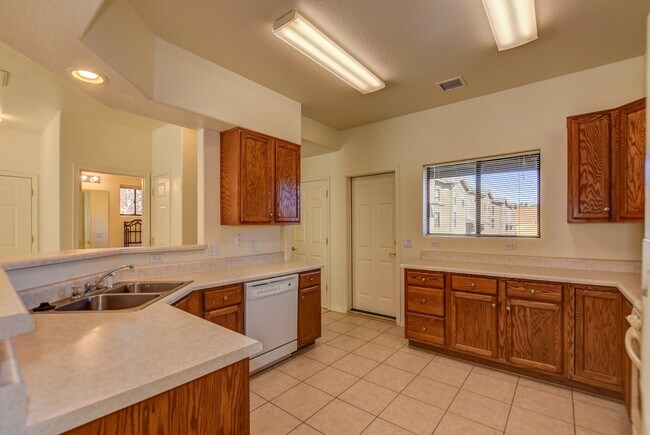 Building Photo - Boulder Park Townhome for Rent