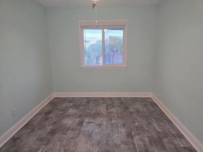Building Photo - 315 Bream Ave