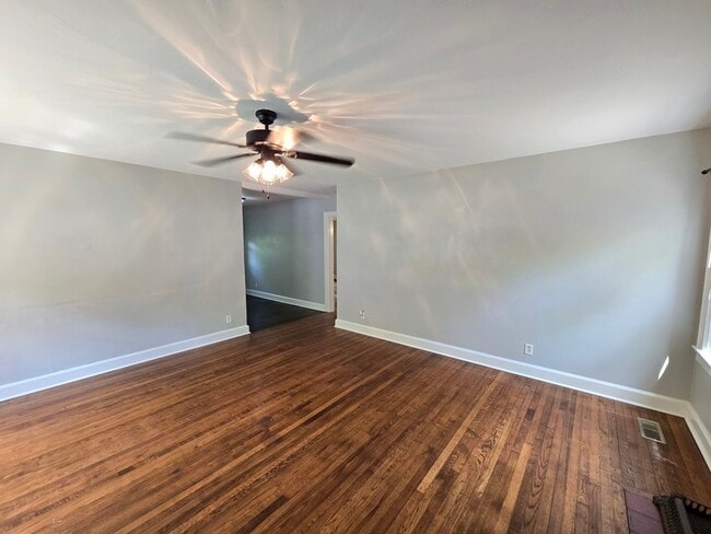 Building Photo - 3605 Navajo Dr