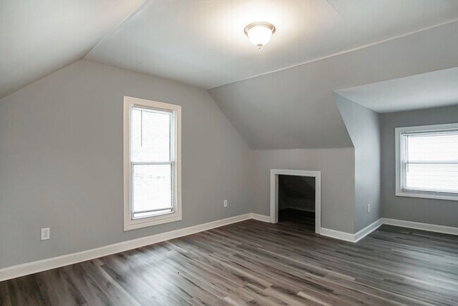 Building Photo - Coming Soon - Large 4 Bedroom in Mishawaka!