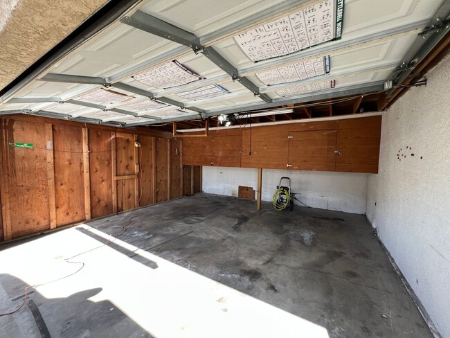 Building Photo - Green-4351