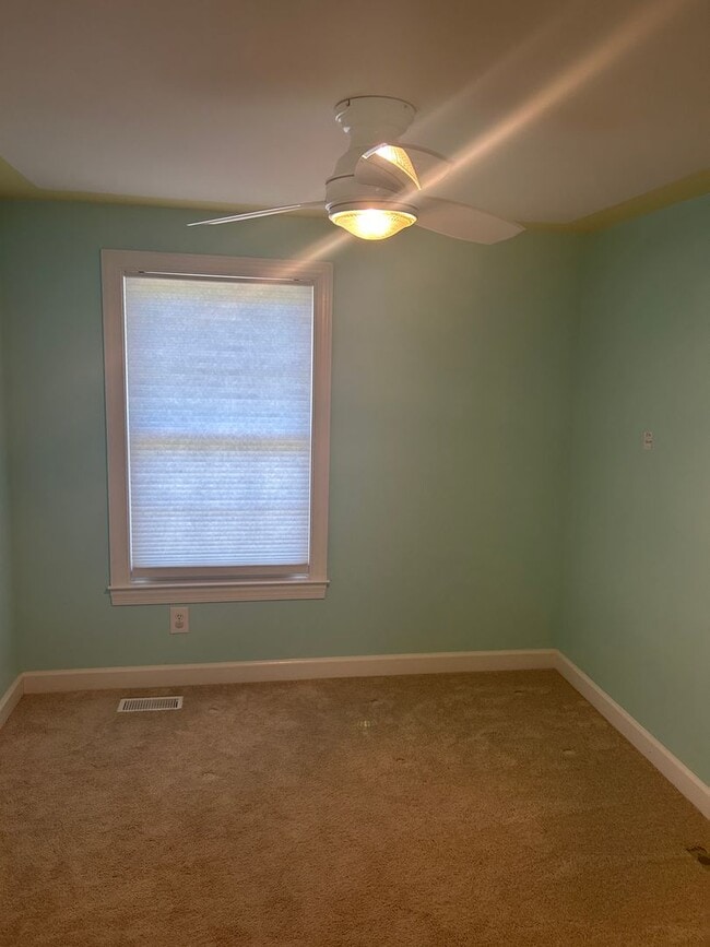 Building Photo - Potomac Chase Townhouse For Lease
