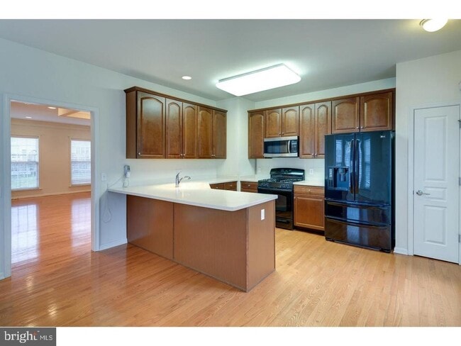 Building Photo - 256 Hudson Dr
