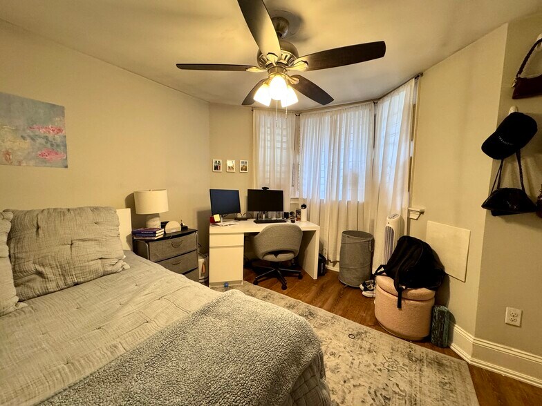 Building Photo - 717 Parker St