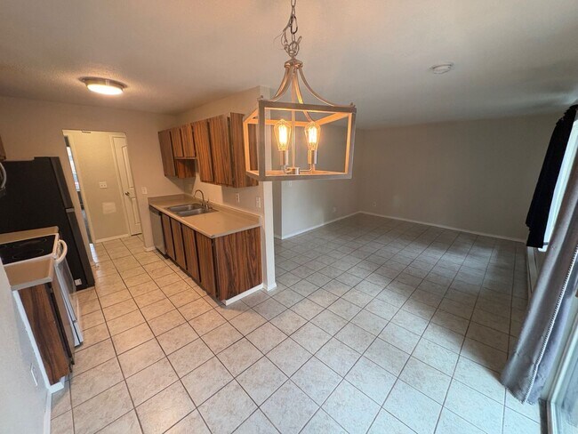 Building Photo - 3895 E Leonesio Dr