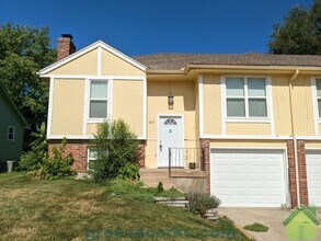 Building Photo - 837 S Lindenwood Dr
