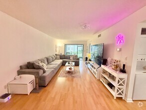 Building Photo - 301 Olivewood Pl