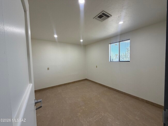 Building Photo - 1741 N 6th Ave