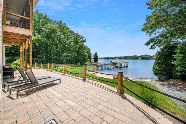 Building Photo - 136 Bridlewood Dr