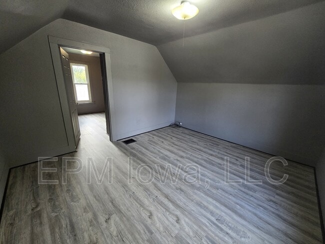 Building Photo - 709 Kern St