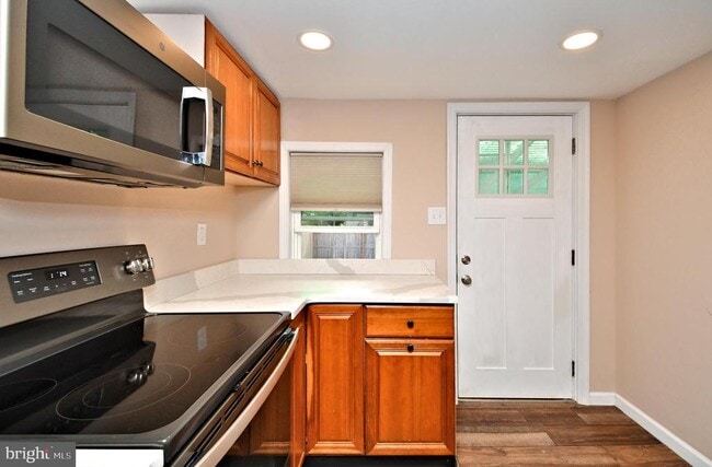 Building Photo - 23 Walnut St