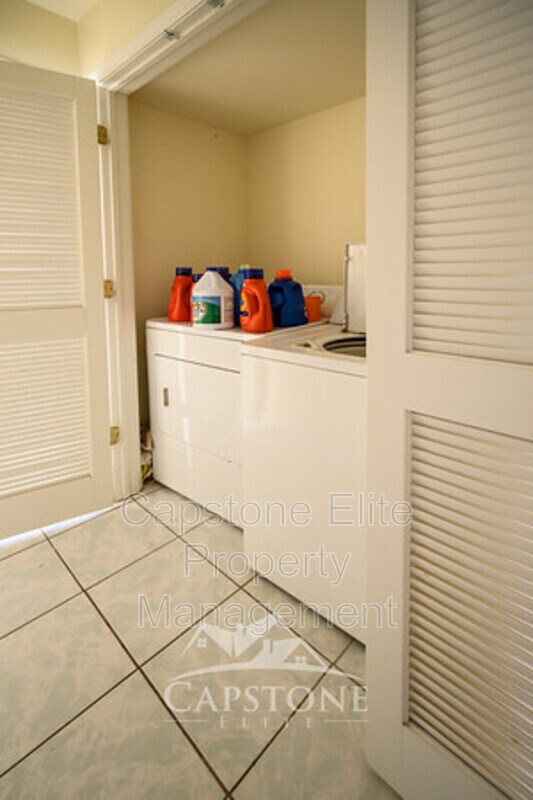 Building Photo - 161-163 Sussex Ave