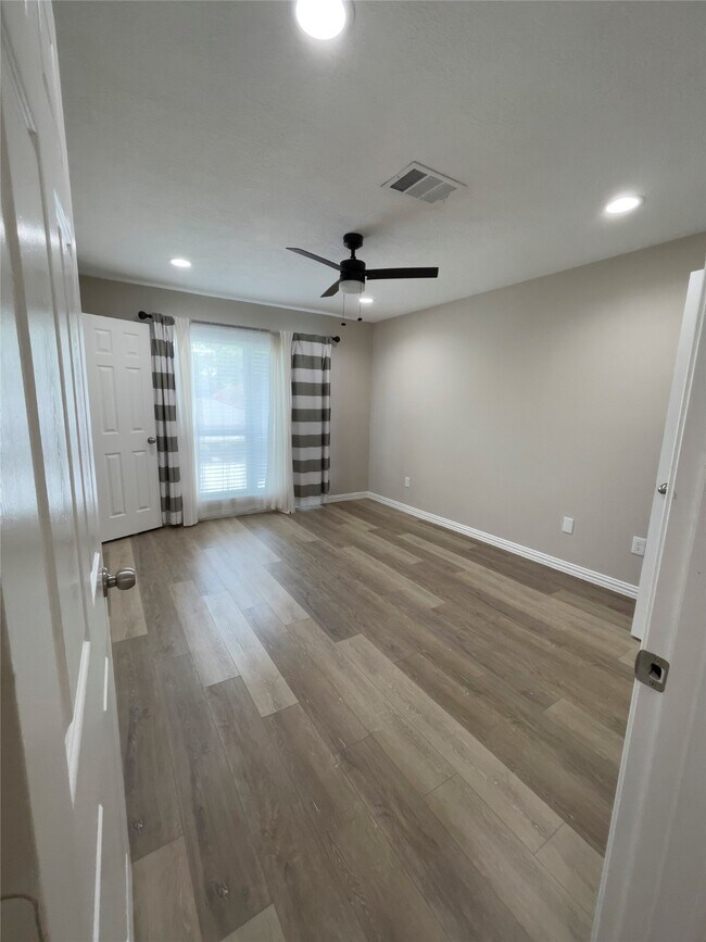 Building Photo - 8801 Hammerly Blvd