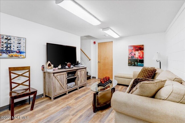 Building Photo - 144 Lower Main St