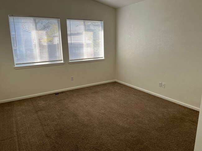 Building Photo - 12796 E Wyoming Pl