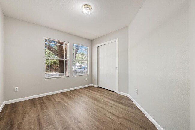 Building Photo - 3213 Crownover St