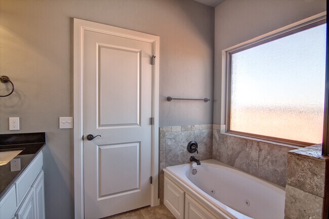 Building Photo - Beautiful Foster Signature Home in Great Location!