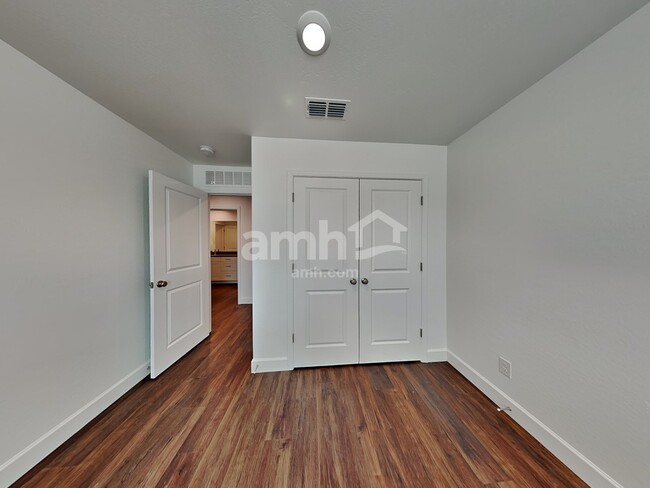 Building Photo - 17154 W Golden Ln