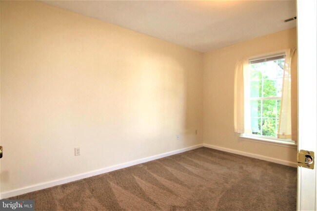 Building Photo - 115 E Sewell St