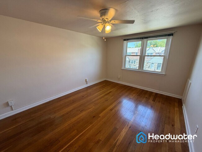 Building Photo - 261 S Bayberry Ln