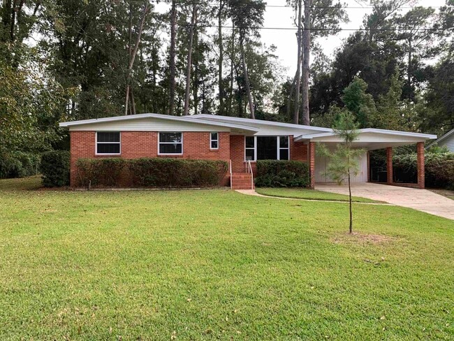 Primary Photo - 1915 Sunset Ln