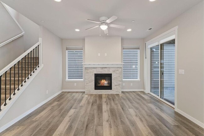 Building Photo - Beautiful Puyallup Corner Lot Home with Office, A/C, Formal Dining & Bonus Loft!