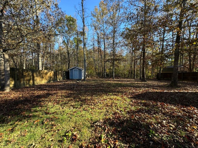 Building Photo - Large 4/2.5 House in Armuchee- $1,895