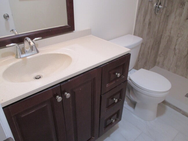 Building Photo - 224 Lake Dora Dr