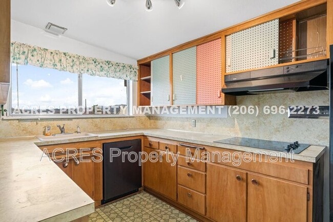 Building Photo - 7617 S Lakeridge Dr