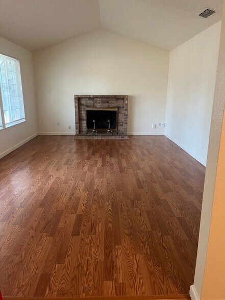 Building Photo - 9371 Medallion Way