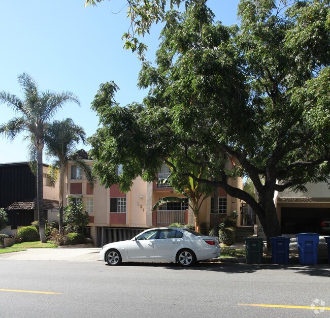Building Photo - 621 E Magnolia Blvd