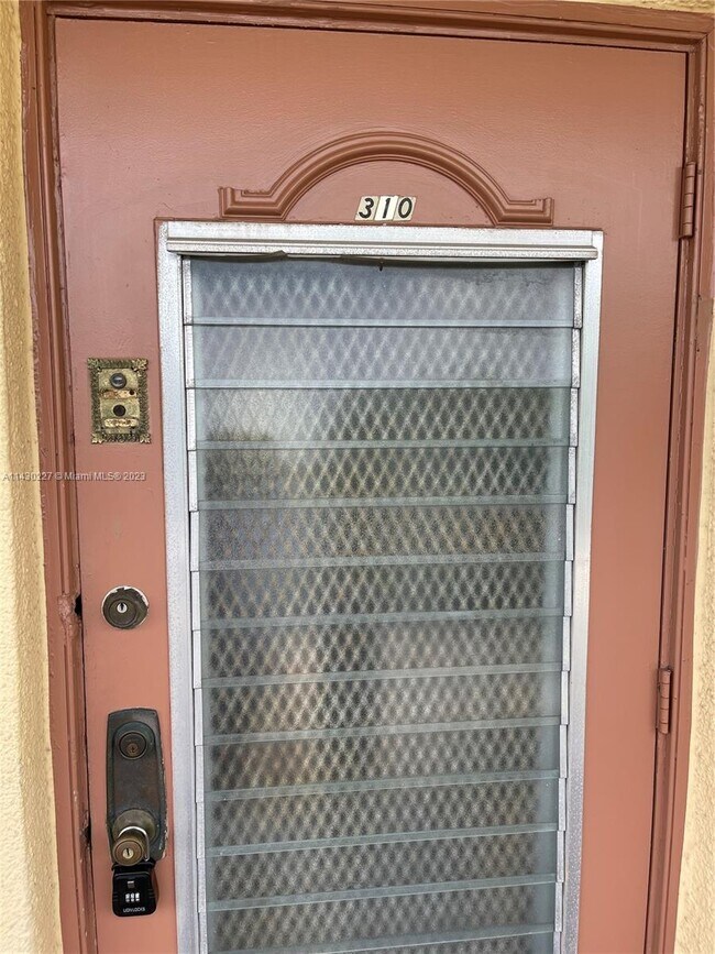 Building Photo - 8285 Sunrise Lakes Blvd