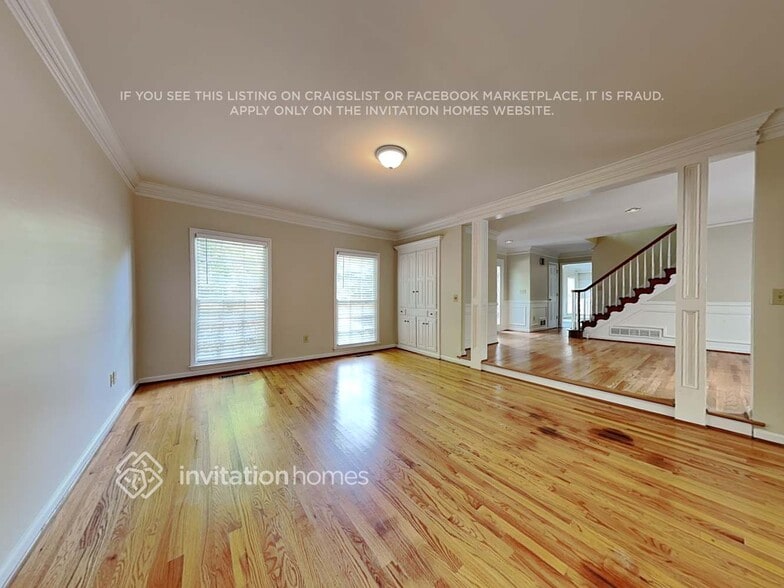 Building Photo - 9320 N Lake Dr