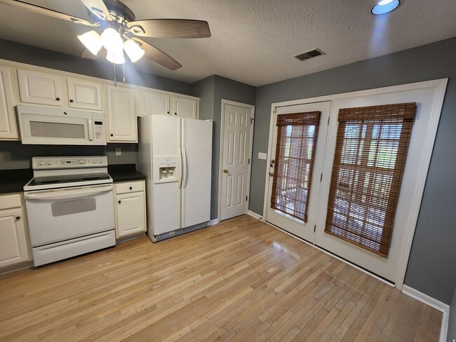 Building Photo - Spacious 3 bedroom 3 full bath condo for rent!!