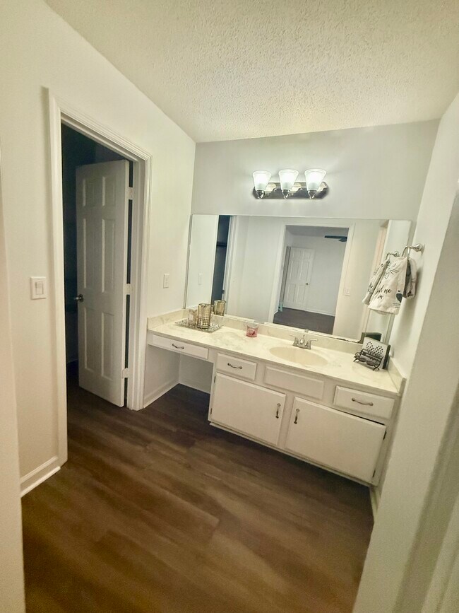 Building Photo - 6025 Sand Wedge Cir NW