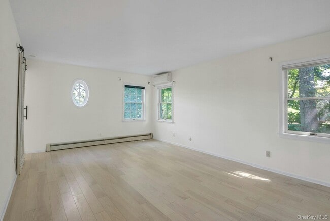 Building Photo - 75 Woodcrest Ave