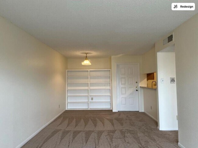 Building Photo - 2826 S Bartell Dr