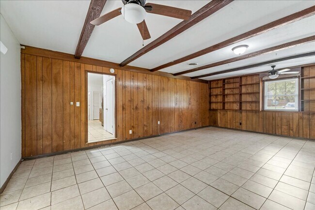 Building Photo - Beautiful 4 bedroom home near FSU - Move I...
